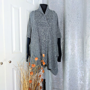 🆕 QUINN Sweater Gray and Blue Navy Sz M